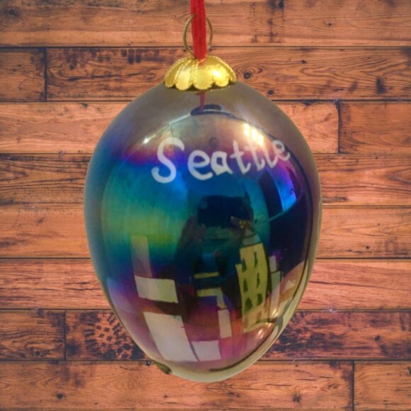Smith-Western Eglemise Hand Painted Seattle City Scape Christmas Ornament - Picture 3 of 12